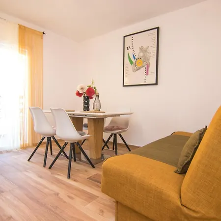 Apartment Flowers Krk Town