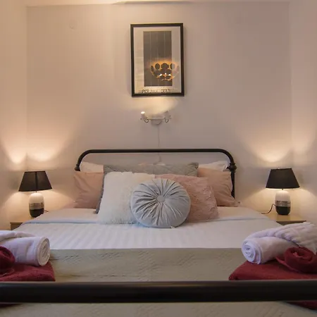 Flowers Apartment *